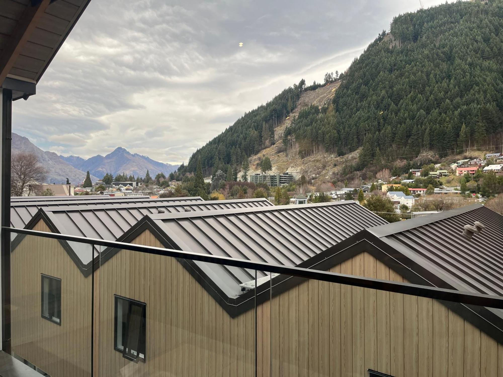 Queenstown Central - Walk To Town - Free Parking - Wifi And Smart Tv - Gym Екстер'єр фото
